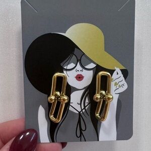 The Golden U-Studs 18k Plated